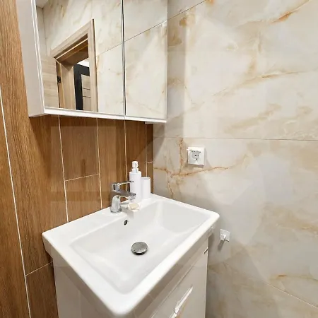 Апартамент 1br Golden Urban Nest With Parking Варна