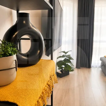 1br Golden Urban Nest With Parking וארנה