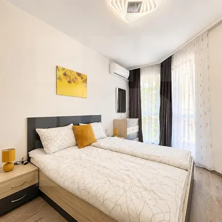 1br Golden Urban Nest With Parking Варна